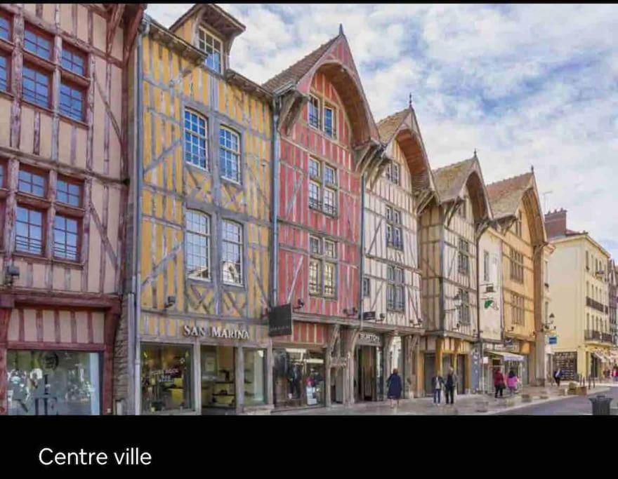 Superbe T2 De Caractere Au Centre Classe 3 Etoiles Troyes Exterior foto