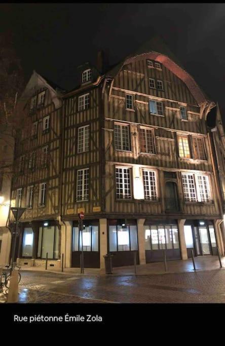 Superbe T2 De Caractere Au Centre Classe 3 Etoiles Troyes Exterior foto